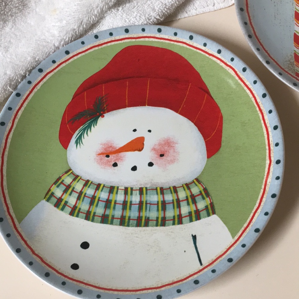 4 piece set Oneida Dessert Plates